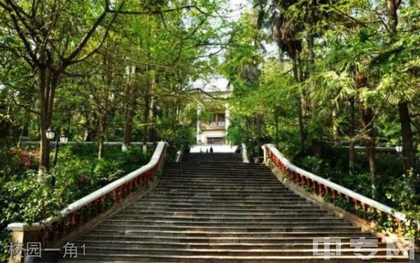 云南大学继续教育学院-校园风采12