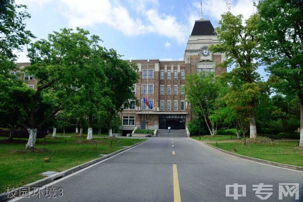 上海外国语大学贤达经济人文学院成教院-校园环境3