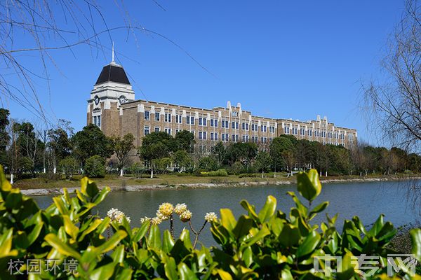 上海外国语大学贤达经济人文学院成教院-校园环境