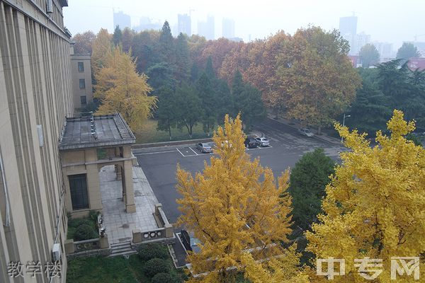 武汉理工大学网络教育学院-教学楼