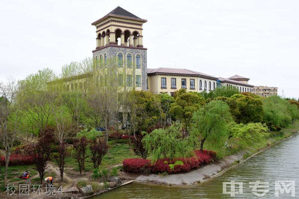 上海外国语大学贤达经济人文学院成教院-校园环境4