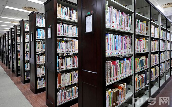 上海中医药大学-图书馆书库