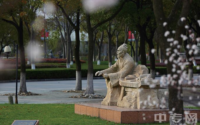 上海中医药大学住宿条件,宿舍有空调吗？