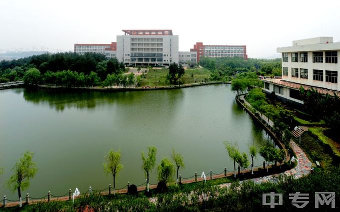 江西经济管理干部学院-卧龙湖