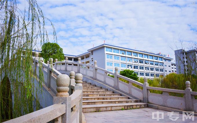 广东创新科技职业学院-校园风光2
