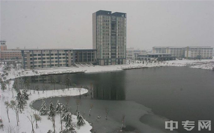 湖州师范学院-冬日雪景