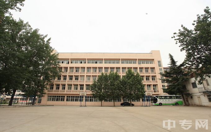 河南水利与环境职业学院是公办还是民办学校？