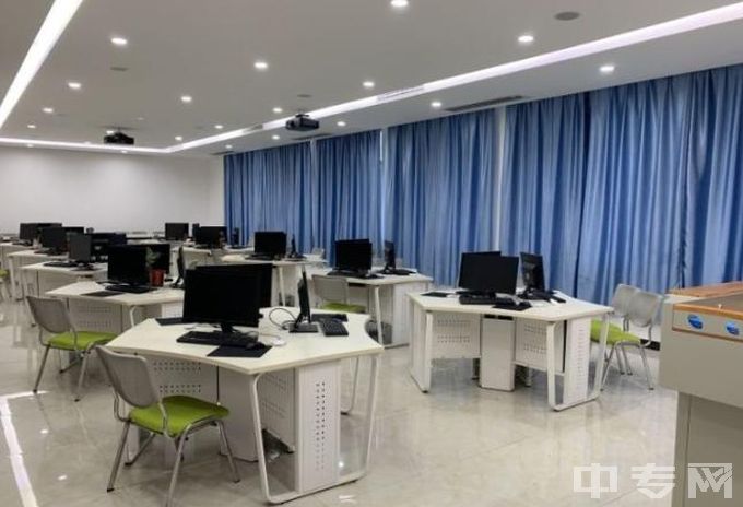郑州电子商务职业学院环境图片、师资怎么样？