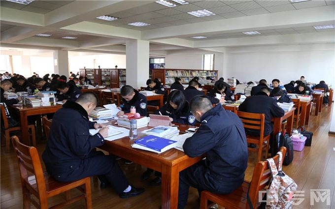 云南警官学院-阅览室