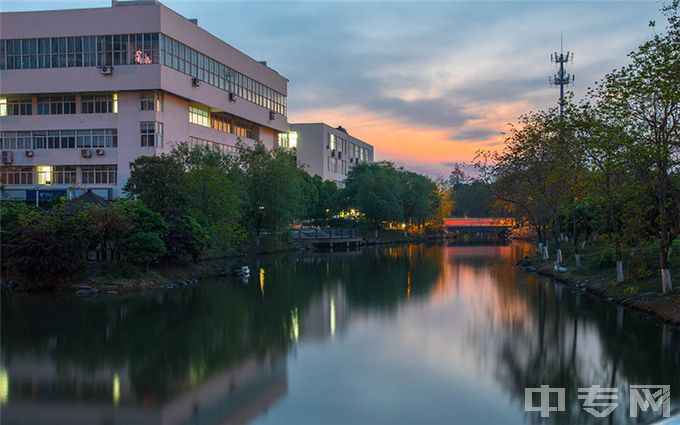 宁波财经学院