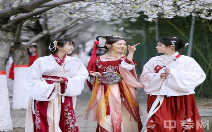 许昌学院-樱花文化节系列活动华服迎春风