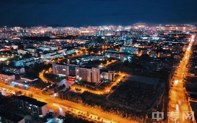 辽宁工业大学-夜景
