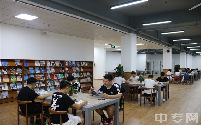 武汉光谷职业学院-图书馆阅读
