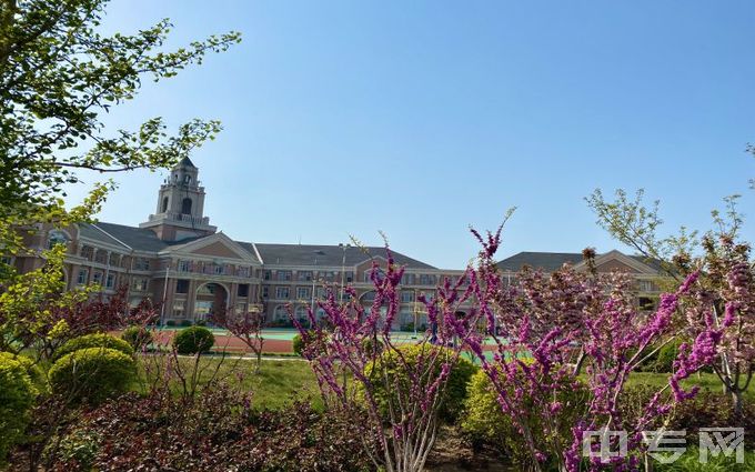 烟台黄金职业学院-运动场