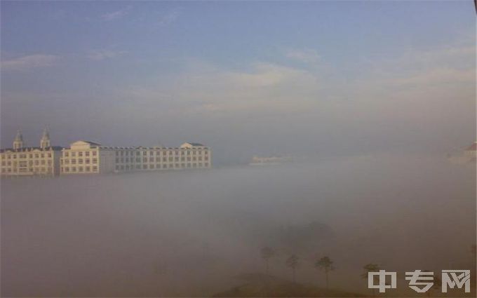 安徽外国语学院-雾里看安外