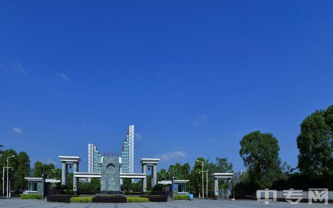 福建江夏学院-校门