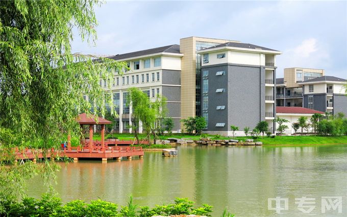 桂林医学院-公共教室南楼风光