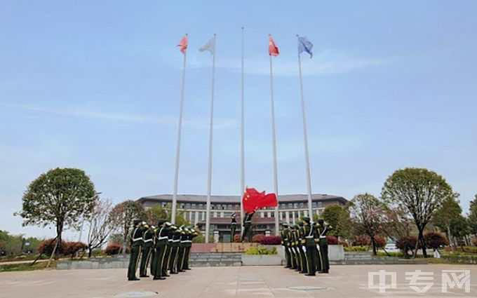 贵阳信息科技学院-国旗护卫队