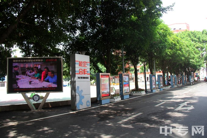 广西机电工业学校-校园道路