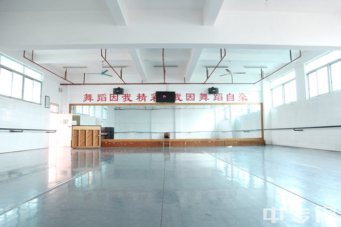 广西艺术学校-宽敞明亮的排练场