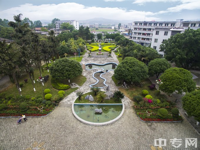 广西农牧工程学校-中心花园