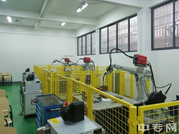 桂林技师学院（桂林高级技工学校）-焊接机器人实训室