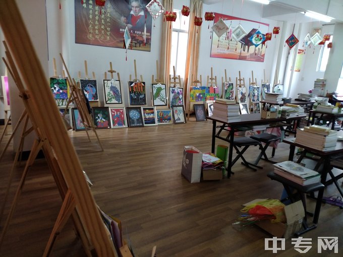 玉林市龙池职业技术学校（营利性学校）-绘画室