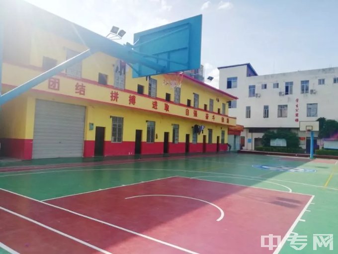 玉林市华农职业技术学校-塑胶篮球场