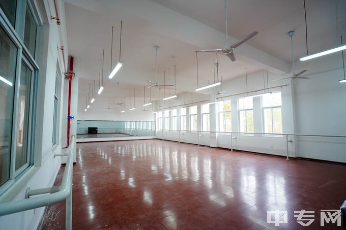 钦州市广演职业学校-舞蹈教室