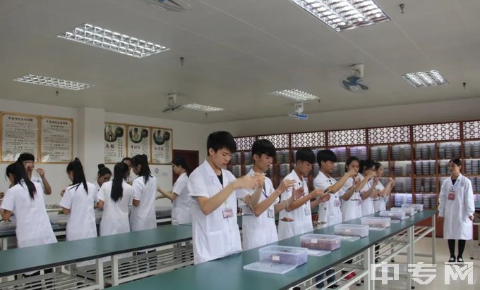 钦州市卫生学校-药剂专业实训