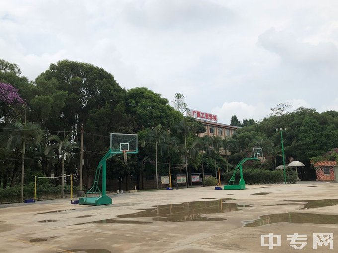 南宁市工贸职业技术学校-篮球场