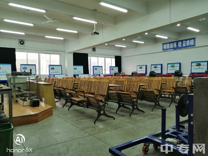 桂林技师学院（桂林高级技工学校）-电控底盘实训室