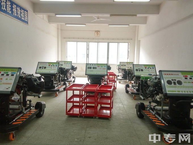 桂林技师学院（桂林高级技工学校）-电控发动机实训室