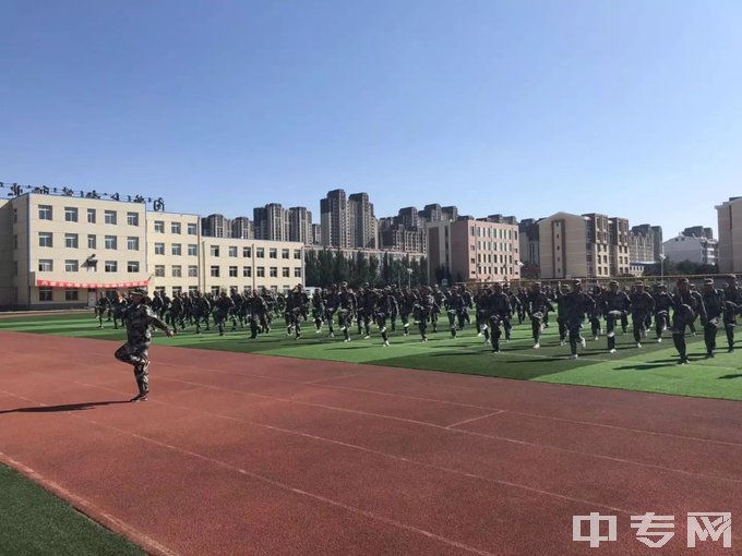 内蒙古职业技术学校-操场军训