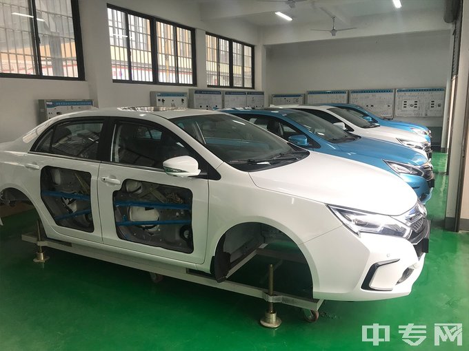 桂林技师学院（桂林高级技工学校）-新能源汽车实训室