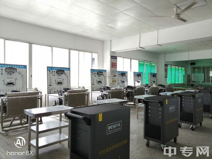 桂林技师学院（桂林高级技工学校）-电控发动机检测与排故实训室