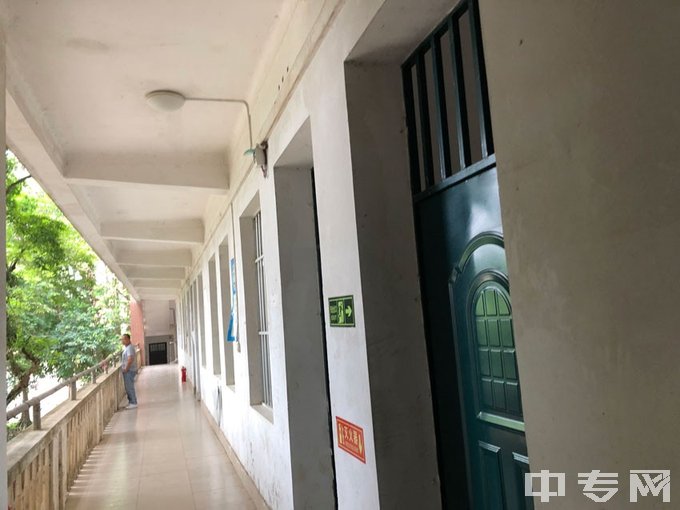 南宁市工贸职业技术学校-走廊