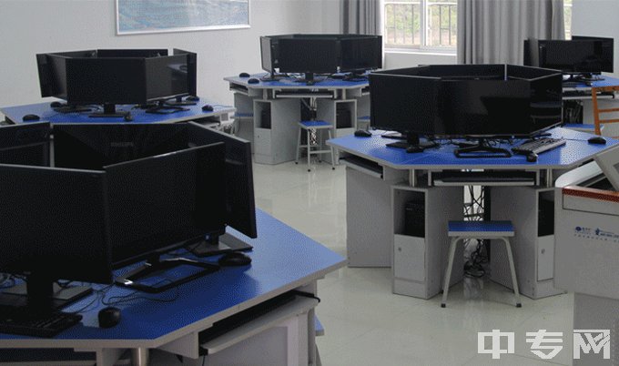 桂林市机电职业技术学校-计算机机房