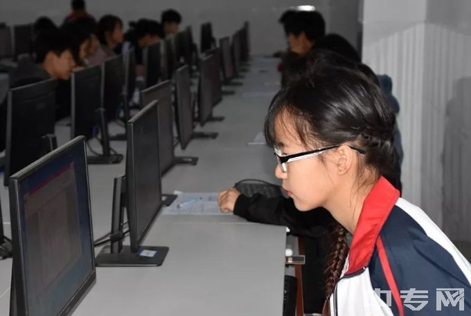 都安瑶族自治县职业教育中心-计算机软件使用比赛现场