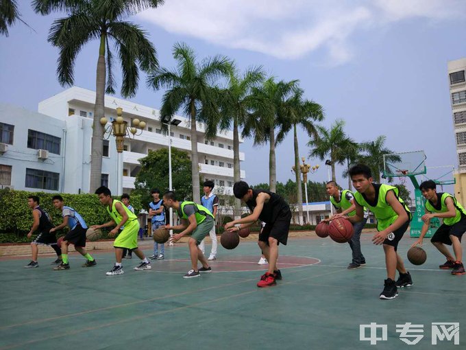 合浦县中等职业技术学校-篮球队风采