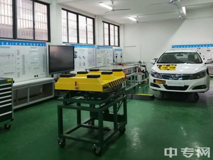 桂林技师学院（桂林高级技工学校）-新能源汽车维护与排故实训室