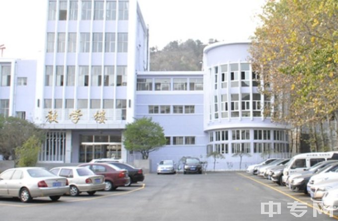 青岛兴华汽车工程学校-教学楼