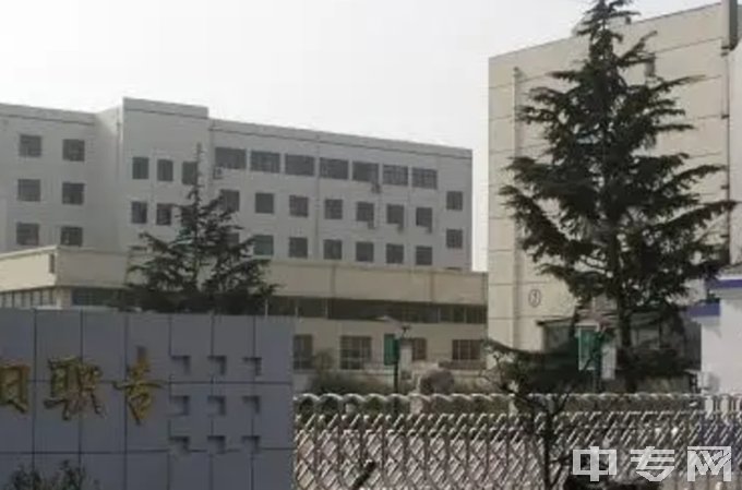 青岛市城阳区职业教育中心学校-校门一侧