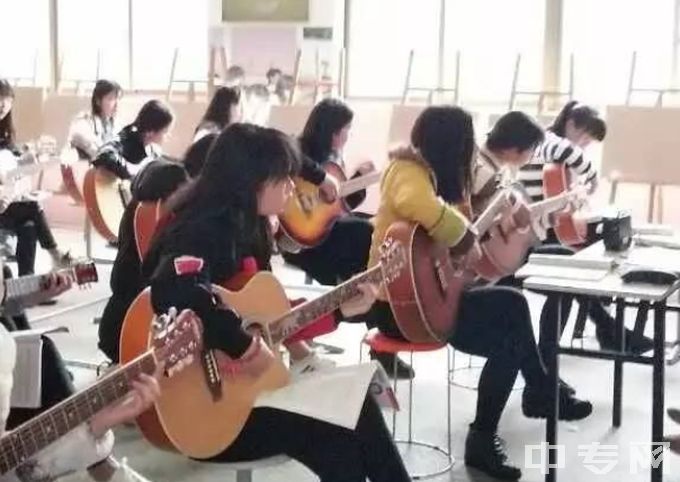 上饶市广丰区职业高级中学-吉他课