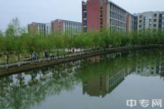 江西省中山电子计算机中等专业学校-校园湖