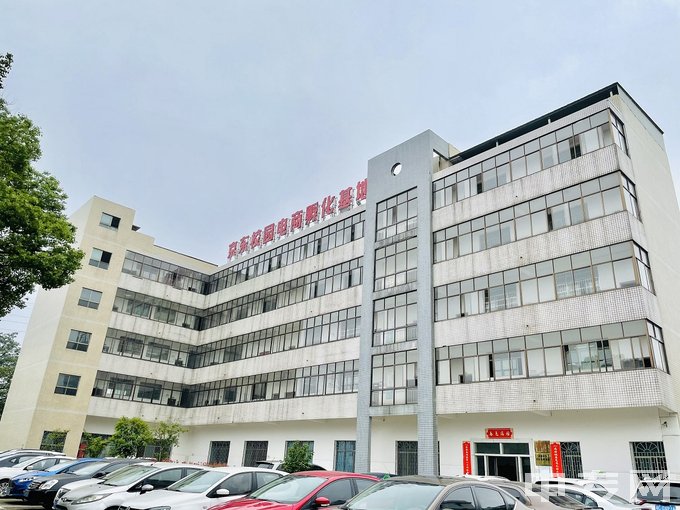 湖南省经济贸易高级技工学校-运动场