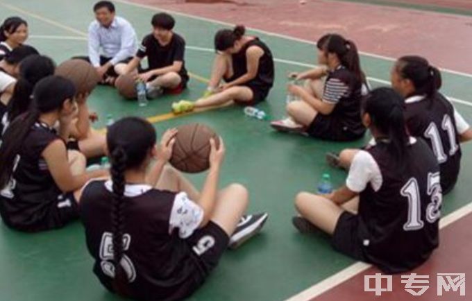 南昌县中等专业学校-篮球场