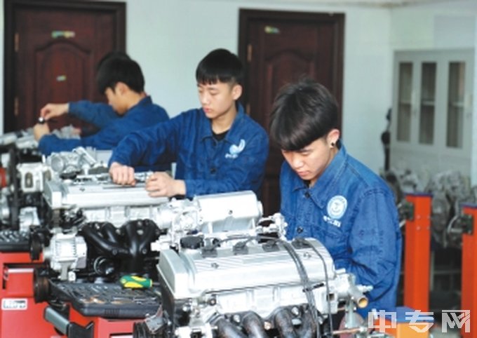 湘潭技师学院-学校大门