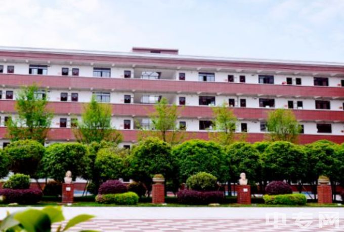 萍乡市卫生学校-教学楼一侧