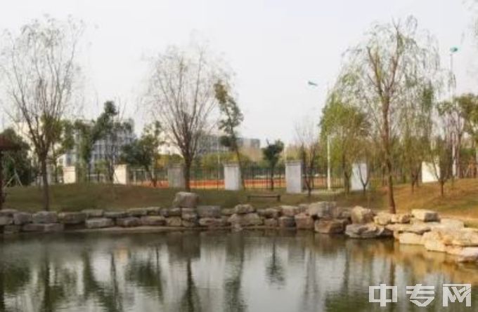 淮安文化艺术学校-校园湖